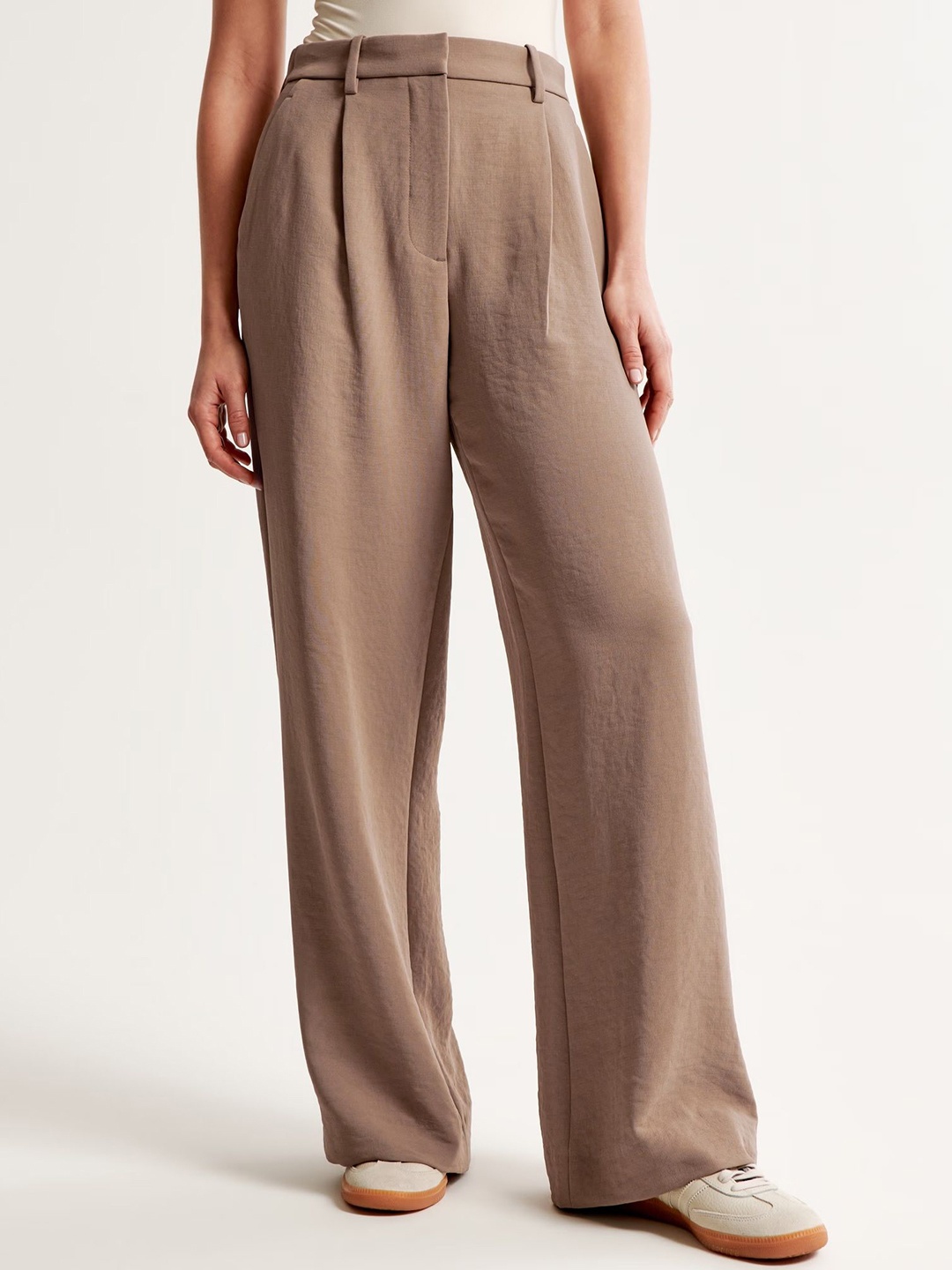 

FNOCKS Women Classic High-Rise Pleated Parallel Trousers, Beige