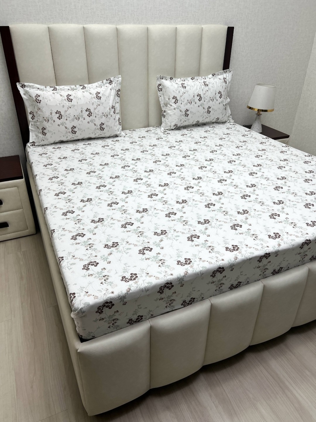 

Pure Decor White Floral Printed Pure Cotton 330 TC King Bedsheet Set 2.74 m x 2.74 m