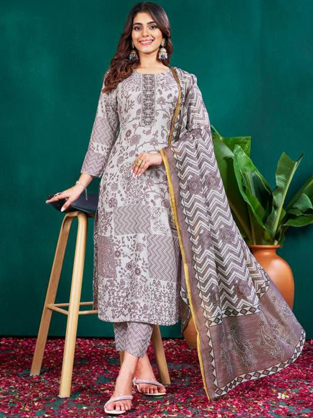 

KAYOMMI Floral Printed Round Neck Straight Kurta With Trousers & Dupatta, Grey