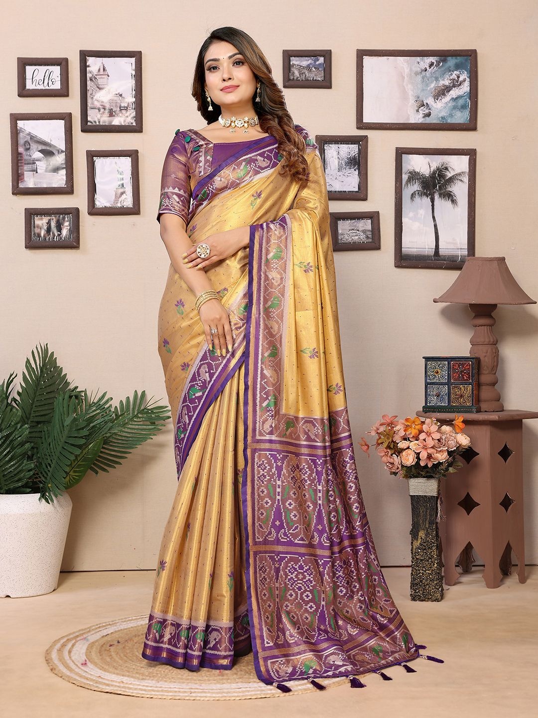 

DIVASTRI Woven Design Zari Silk Blend Banarasi Saree, Beige