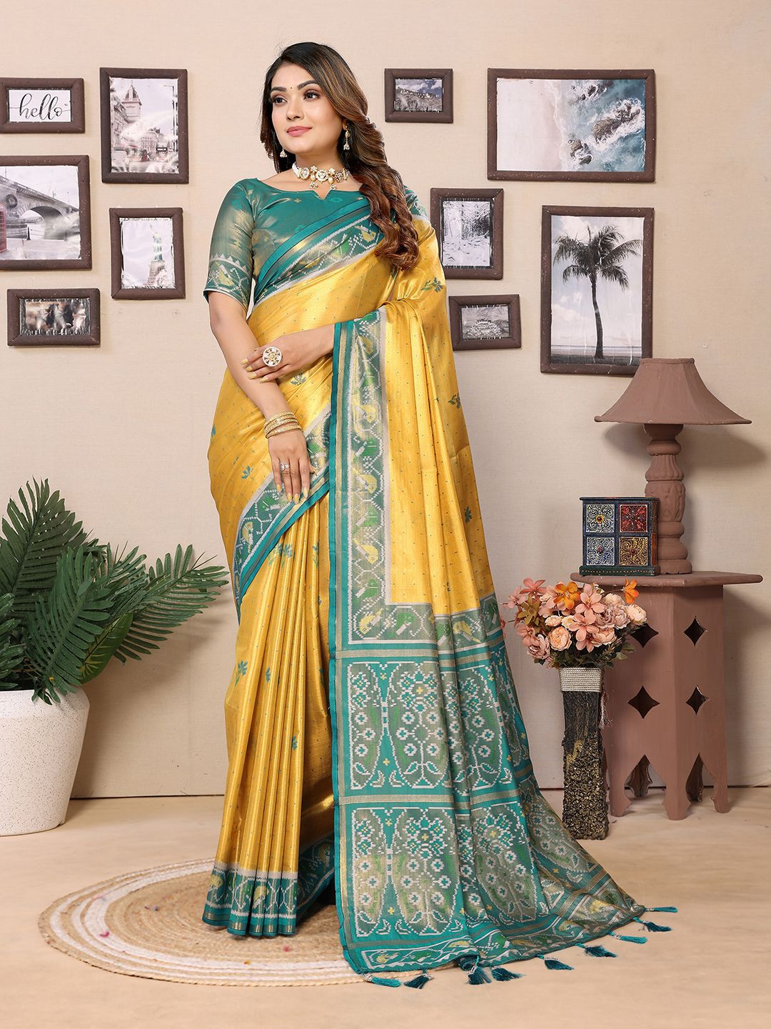 

DIVASTRI Woven Design Zari Silk Blend Banarasi Saree, Yellow