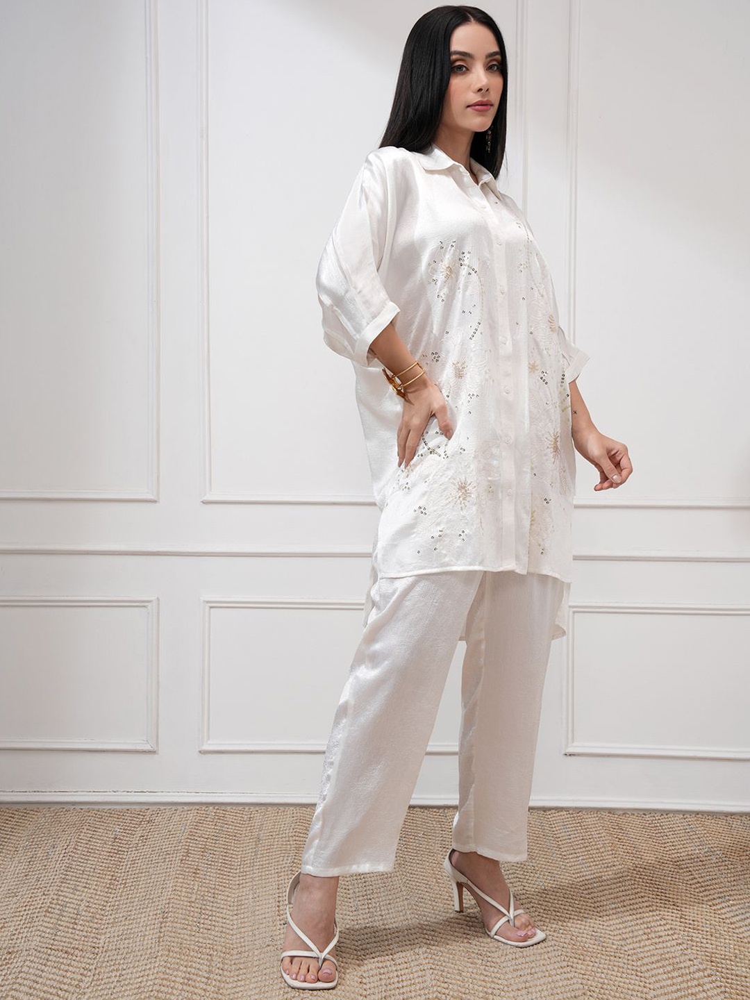 

Vishudh Women Embroide Tunic With Regular Pants Co-Ord Set, White