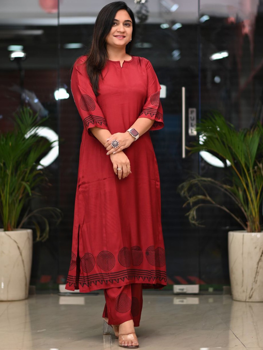 

GoSriKi Geometric Printed Notch Neck Straight Kurta With Palazzo, Red