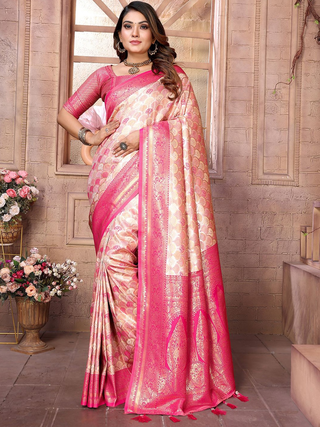 

DIVASTRI Woven Design Banarasi Saree With Unstitched Blouse Piece, Pink