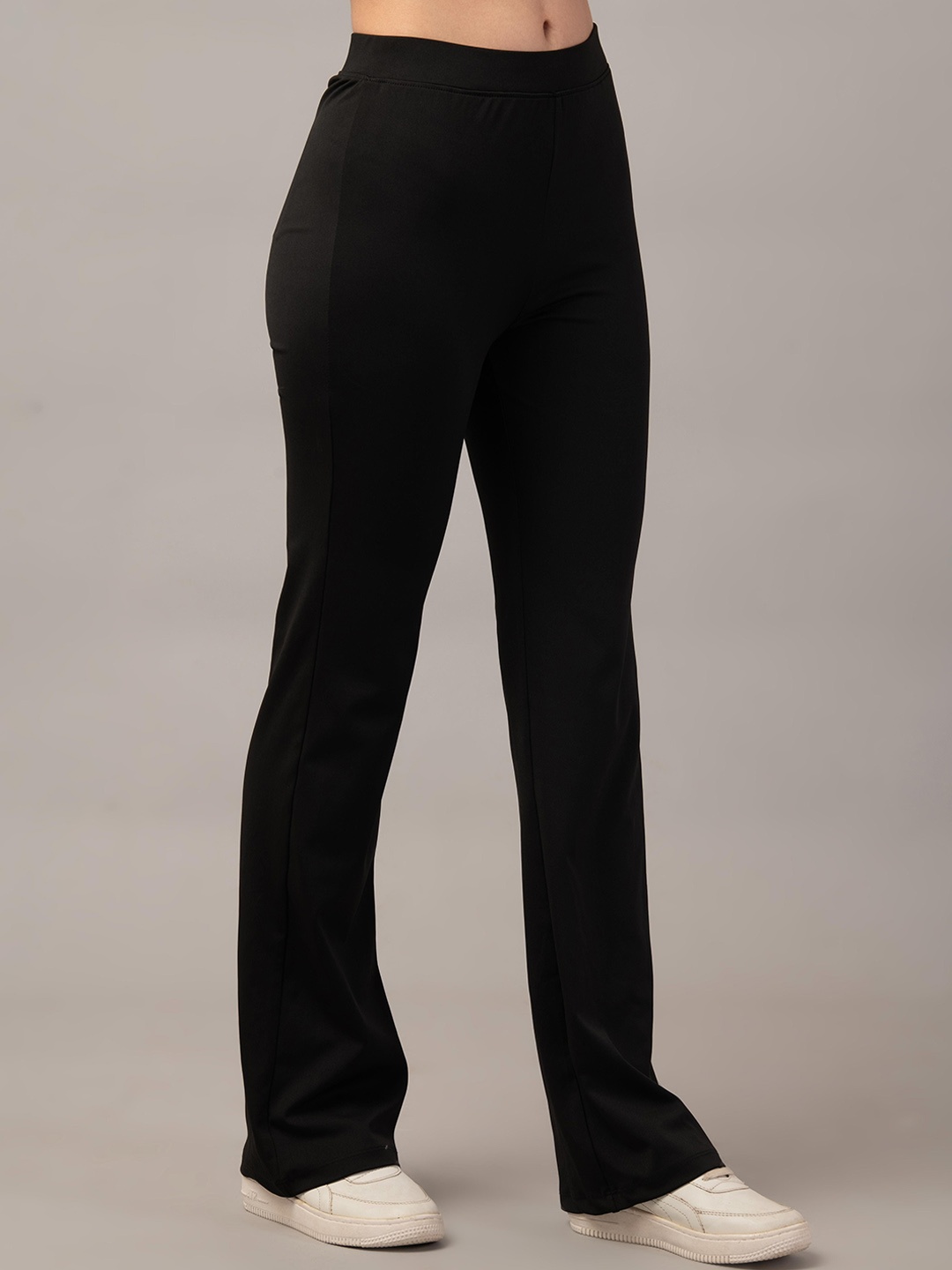 

HRX by Hrithik Roshan Women Mid-Rise High Regular Trouser, Black