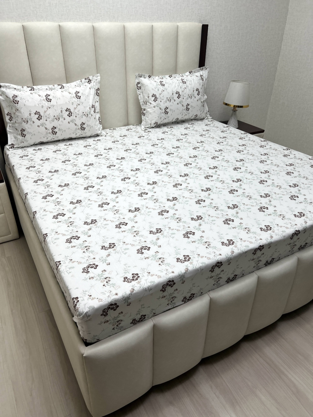 

Pure Decor White Floral Printed Pure Cotton 400 TC King Bedsheet Set 2.74 m x 2.74 m