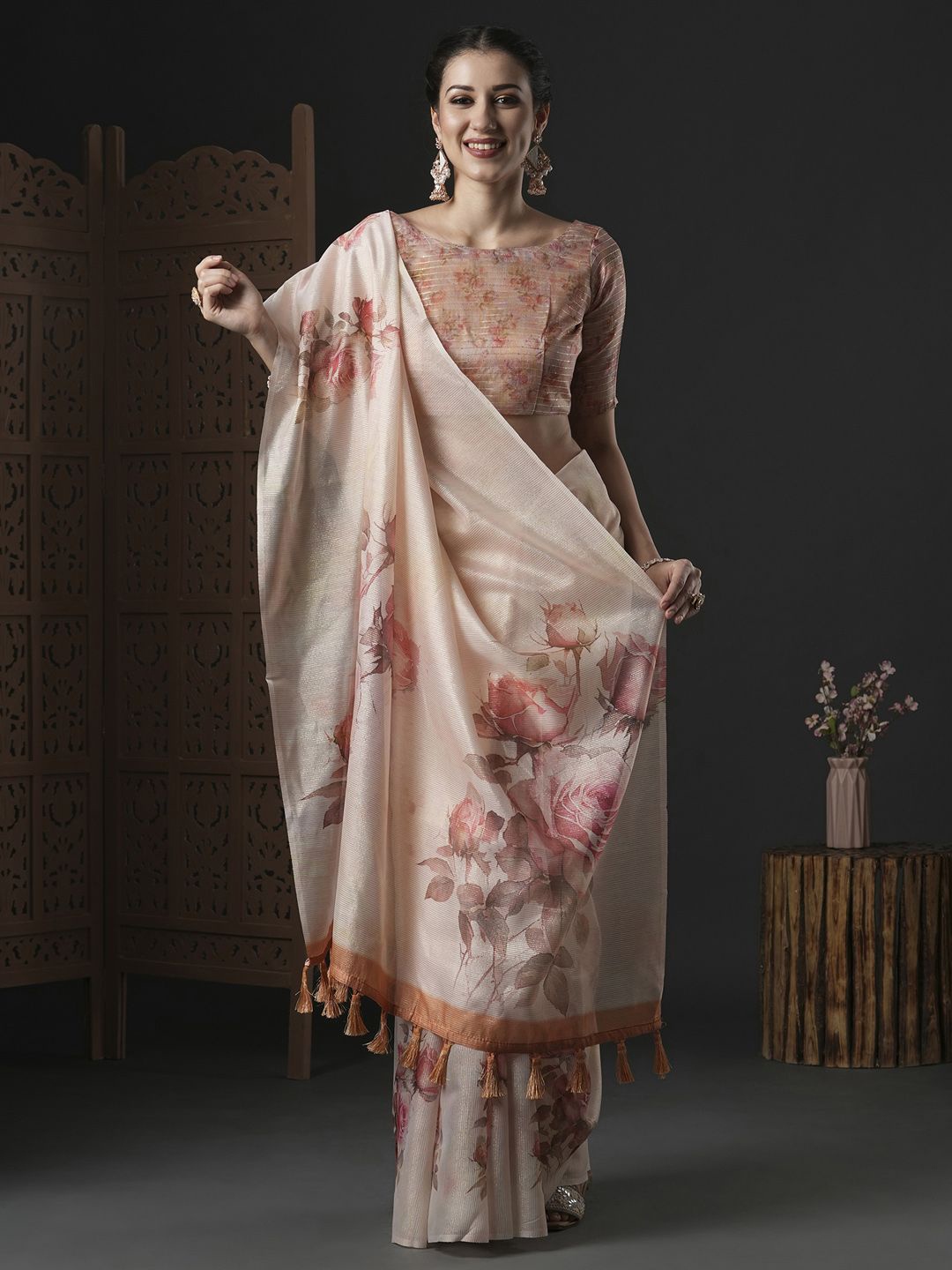 

Mitera Floral Zari Organza Saree, Peach