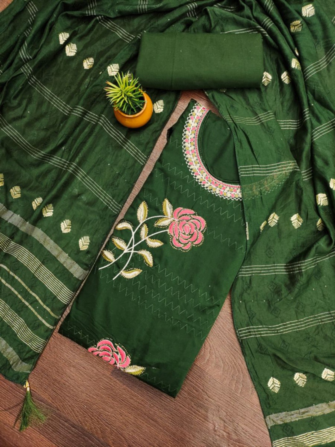 

ZEEPKART Unstitched Dress Material, Green