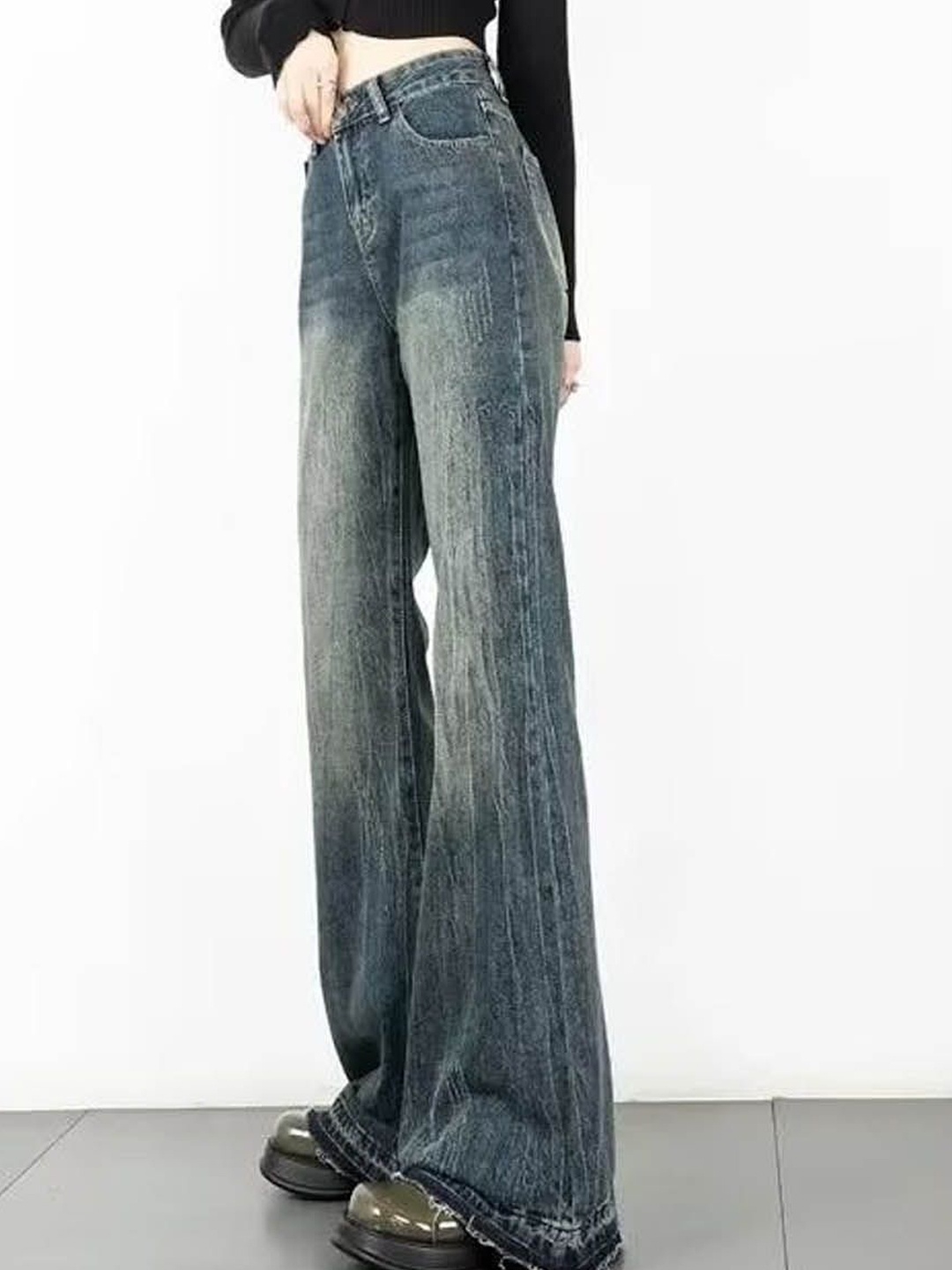 

StyleCast Women Low Distress Heavy Fade Jeans, Grey