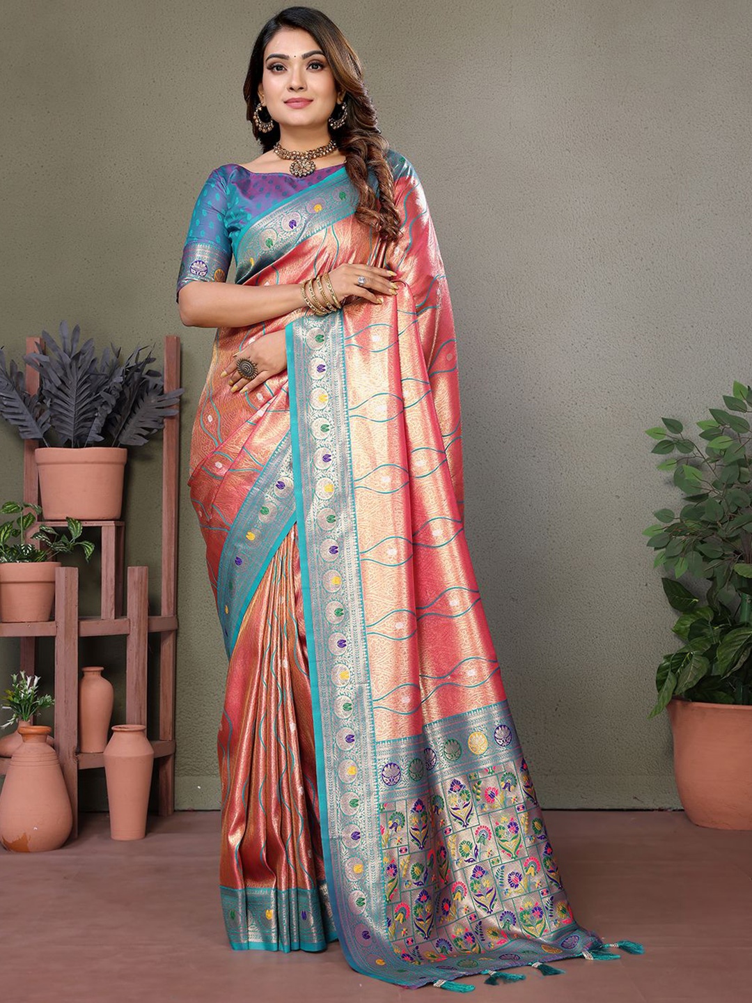 

DIVASTRI Ethnic Motifs Zari Silk Blend Banarasi Saree, Pink