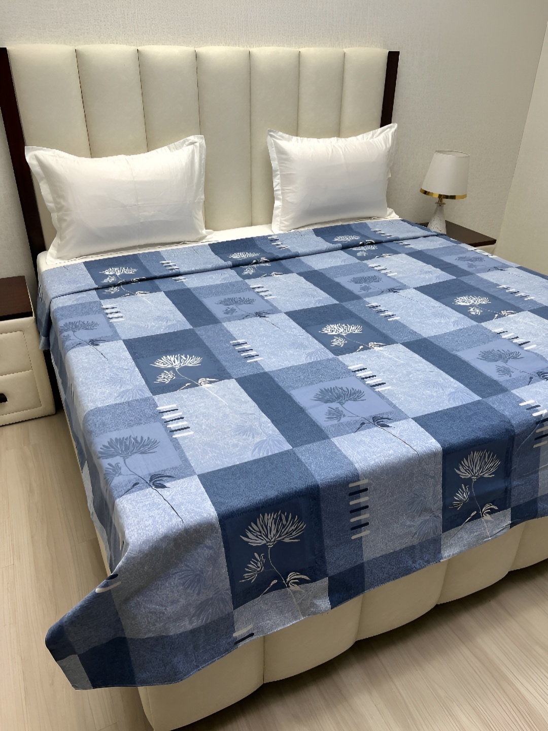 

Pure Decor Blue & White Floral Printed Pure Cotton 260 TC King Size Duvet Cover