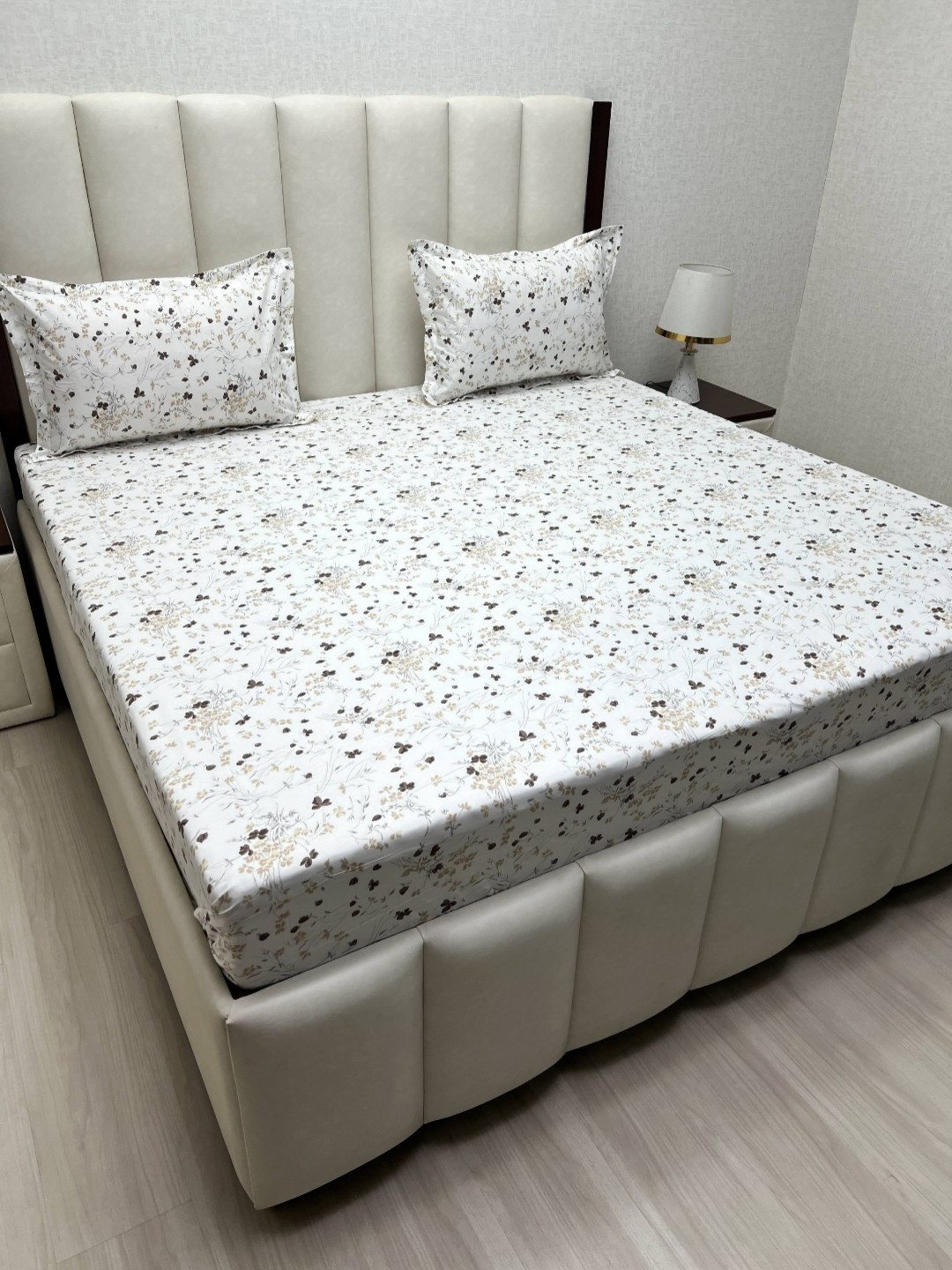 

Pure Decor Mansion White Printed Pure Cotton 380 TC King Bedsheet Set 2.74 m x 2.74 m