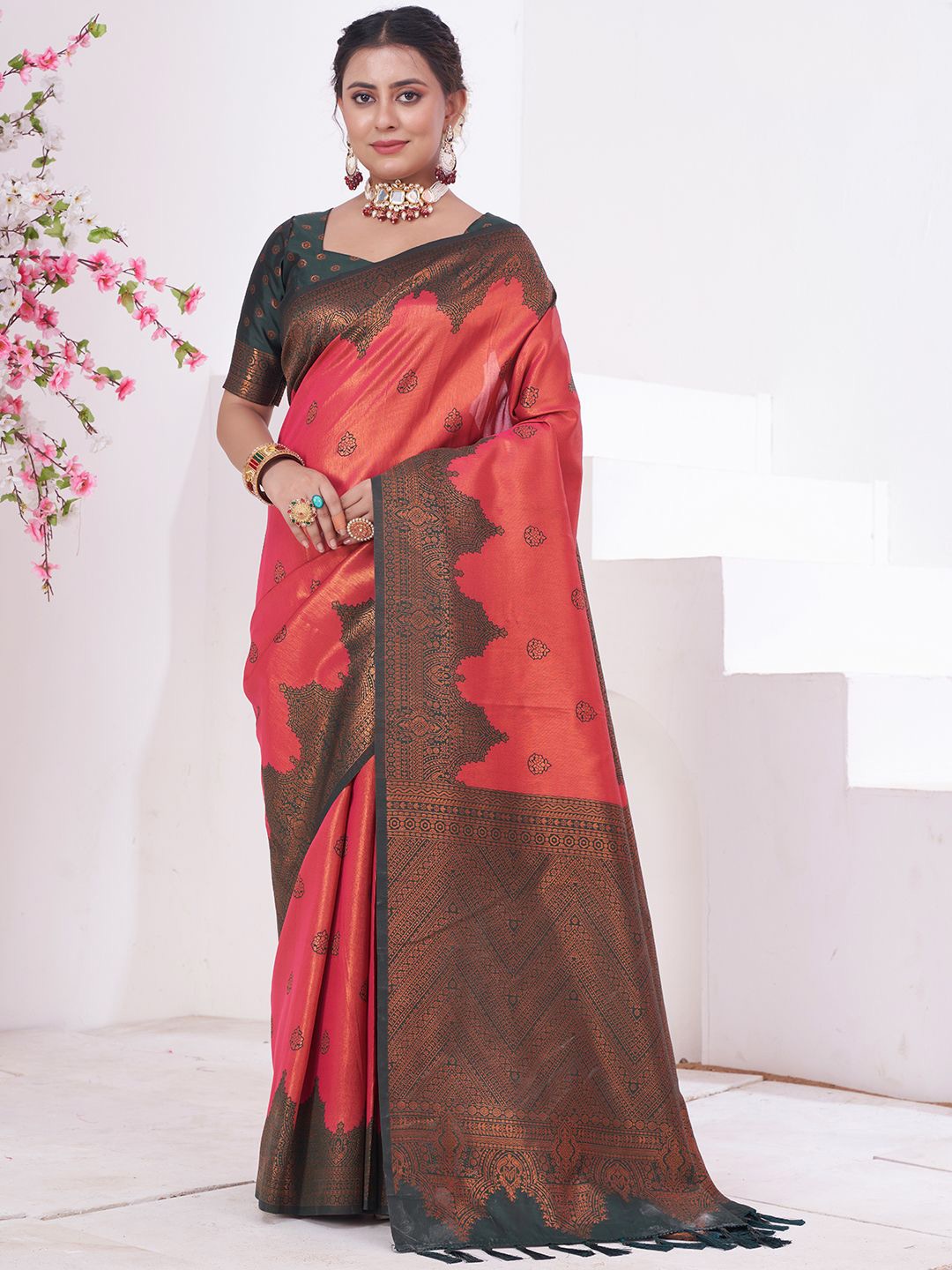 

DIVASTRI Woven Design Zari Silk Blend Kanjeevaram Saree, Peach