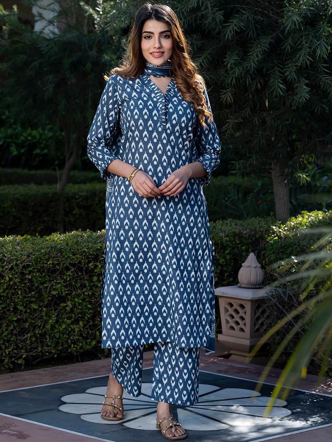 

KALINI Women Floral Printed Regular Pure Cotton Kurta with Palazzos & With Dupatta, Grey