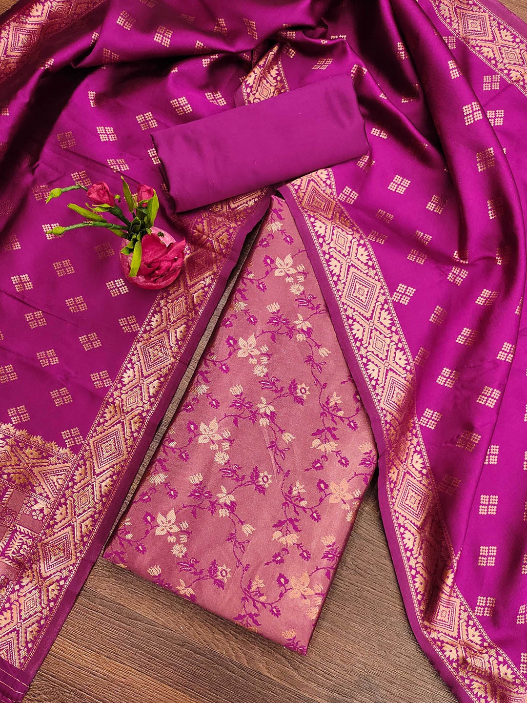 

SAINOOR Unstitched Dress Material, Magenta