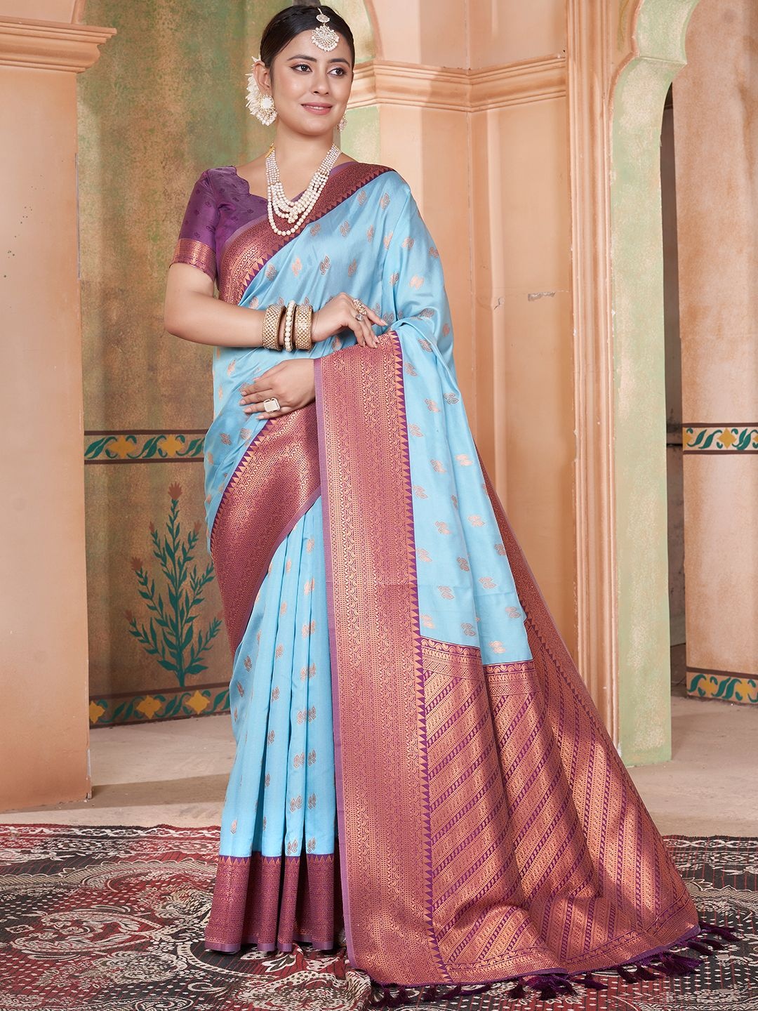 

DIVASTRI Woven Design Zari Silk Blend Kanjeevaram Saree, Blue