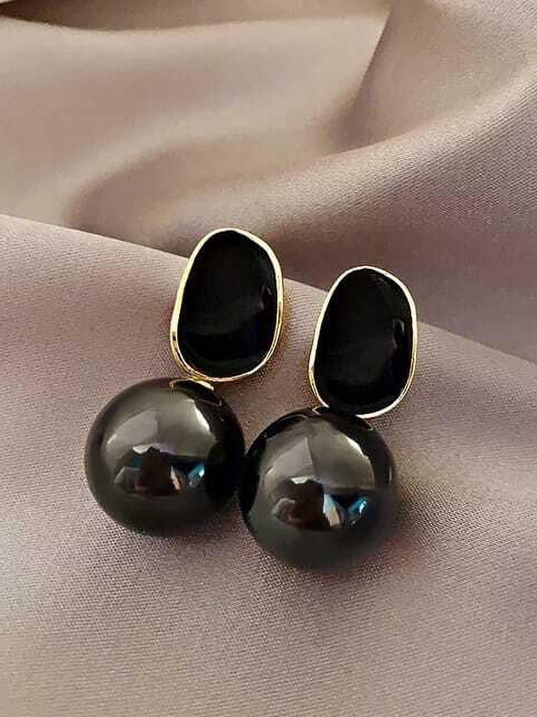 

Celestique Black Contemporary Drop Earrings