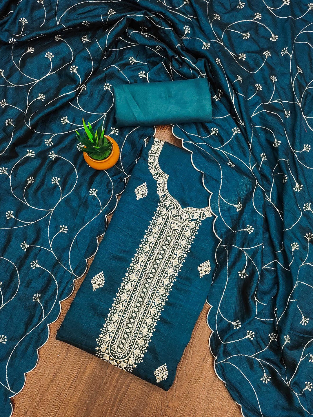 

SAINOOR Floral Embroidered Unstitched Dress Material, Teal