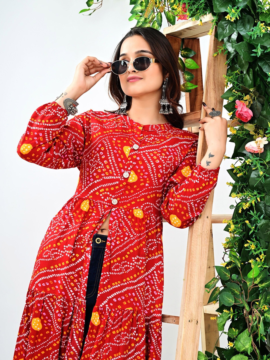

VASUPRADA Bandhani Printed Front High Slit Mandarin Collar A-Line Kurta, Maroon