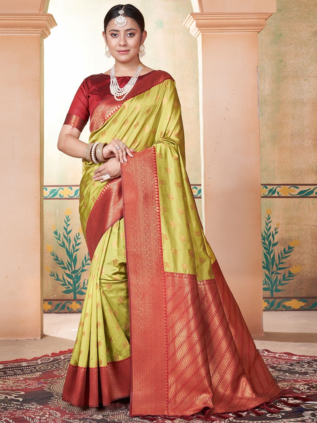 

DIVASTRI Woven Design Zari Silk Blend Kanjeevaram Saree, Lime green