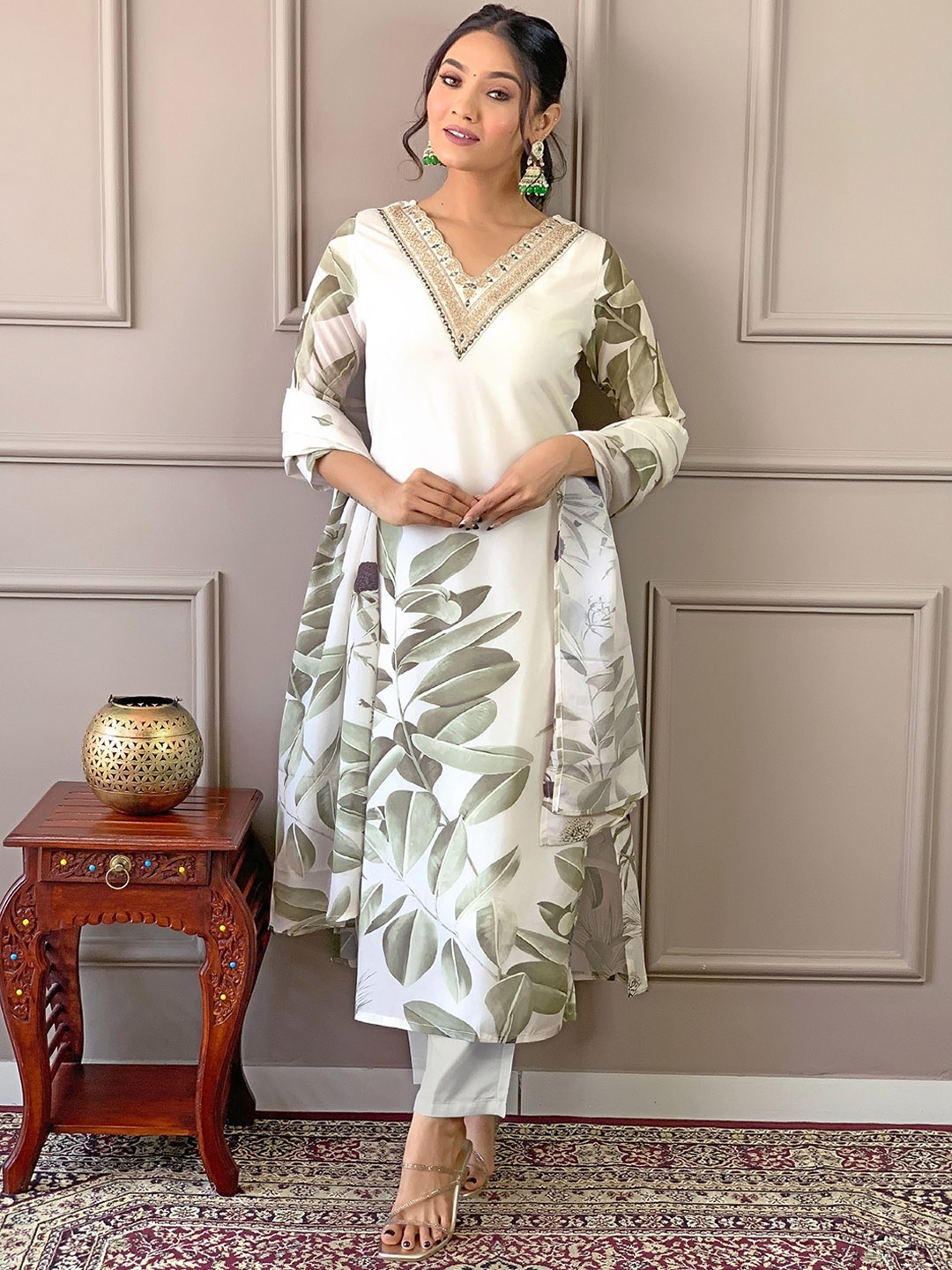 

NIZA FASHION Women Floral Embroidered Regular Silk Crepe Kurta with Trousers & With Dupatta, Olive