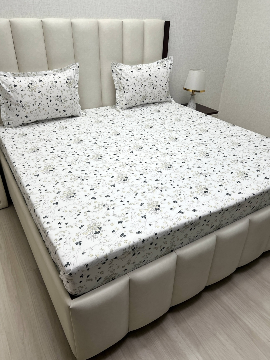 

Pure Decor Mansion White Printed Pure Cotton 400 TC King Bedsheet Set 2.74 m X 2.74 m