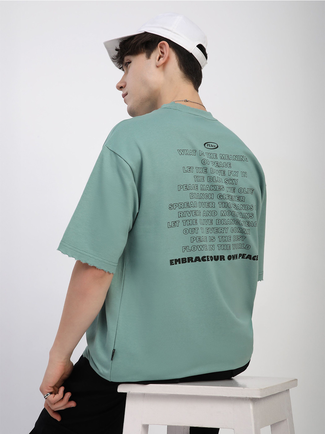 

Beyoung Men Typography Printed Extended Sleeves Pockets T-shirt, Green