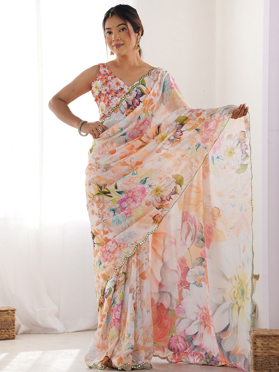 

DIVASTRI Floral Mirror Work Poly Chiffon Saree, Peach