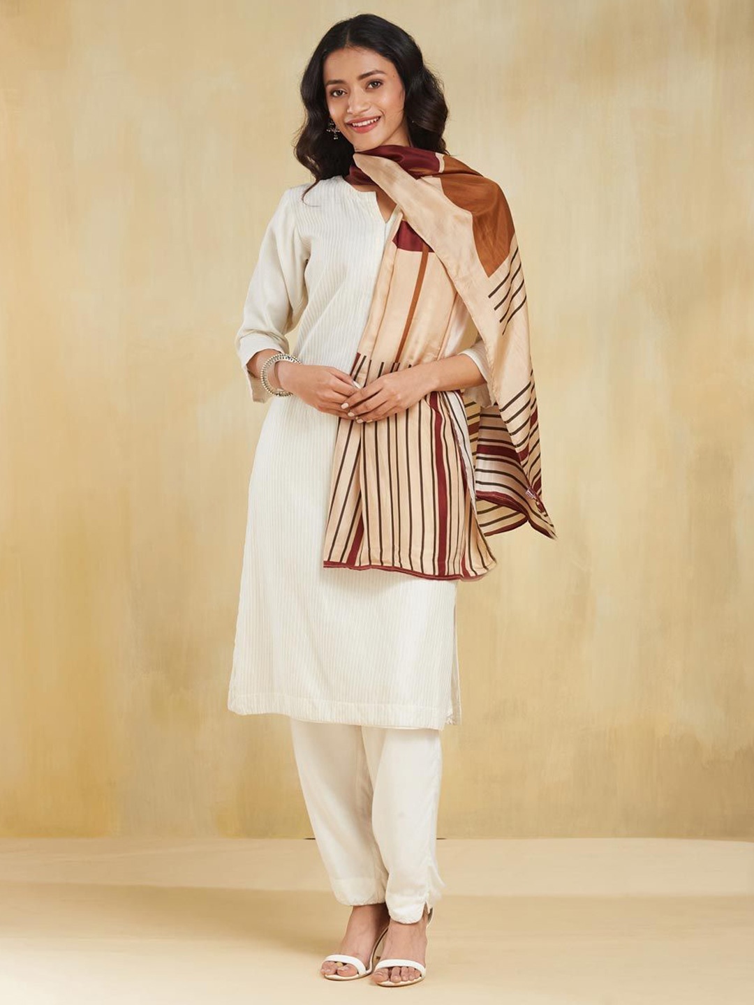 

Fabindia Women Printed Stole, Beige