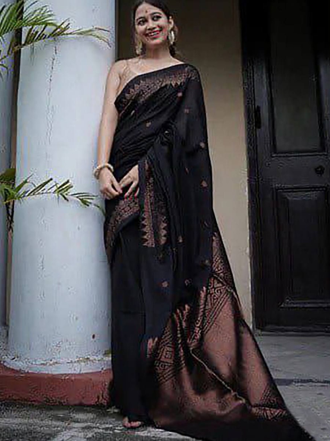 

ZIBLON Woven Design Zari Silk Blend Handloom Kanjeevaram Saree, Black