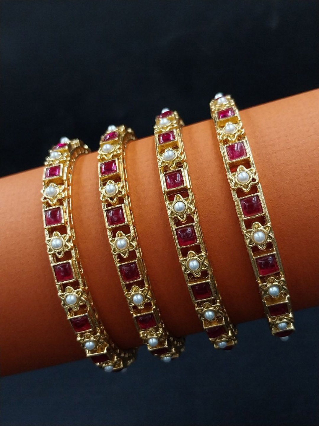 

AARNAA Set Of 4 Gold-Plated Kundan-Studded Bangles