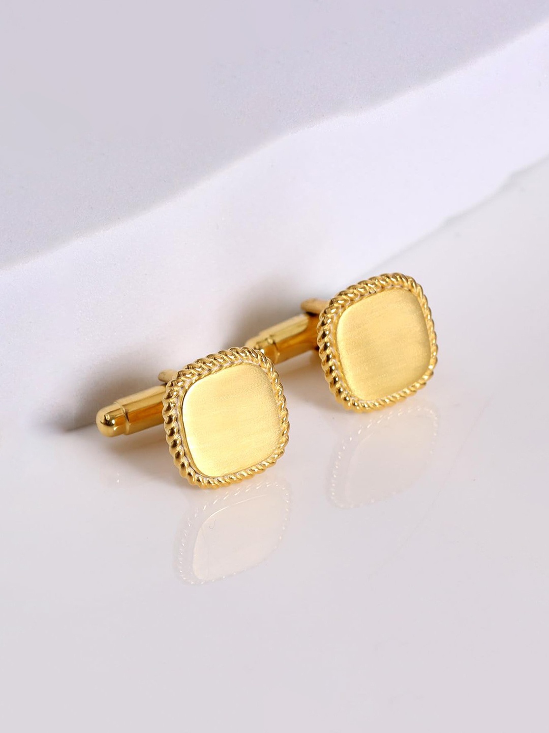 

LeCalla Cufflink, Gold