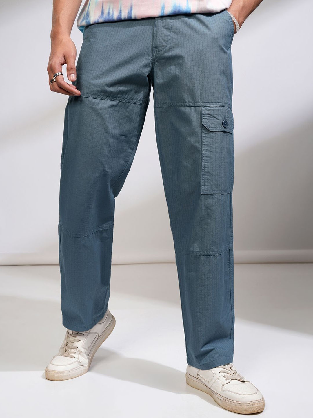 

HIGHLANDER Men Checked Mid-Rise Regular Fit Cargos, Blue