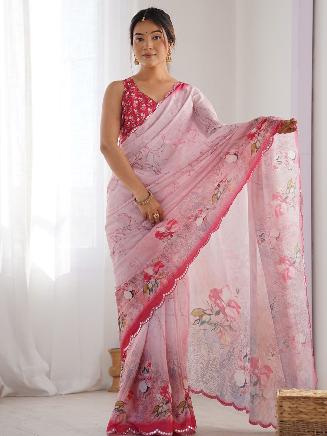 

DIVASTRI Floral Mirror Work Poly Chiffon Saree, Pink