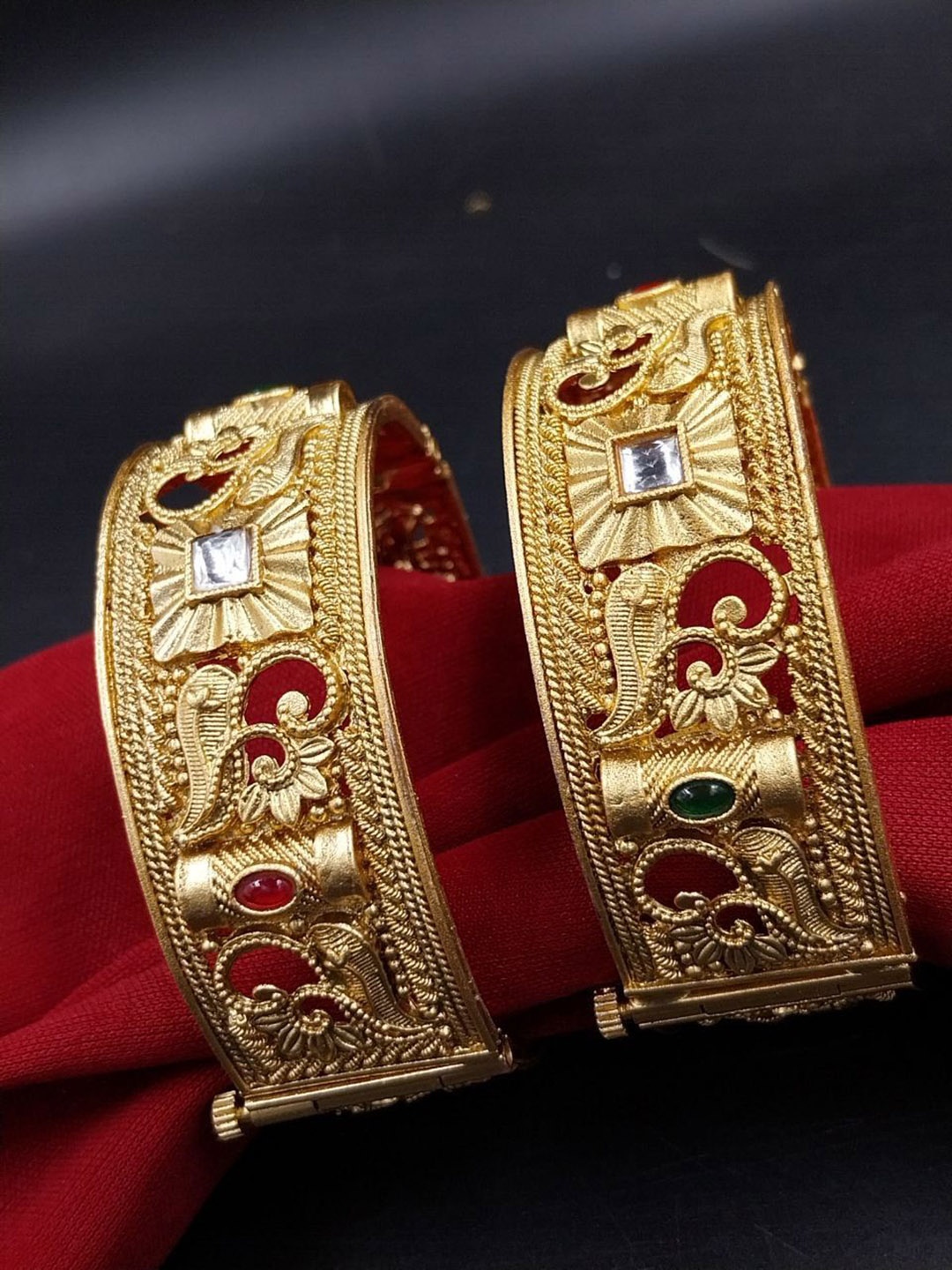 

AARNAA Set Of 2 Gold-Plated Kundan Studded Bangles