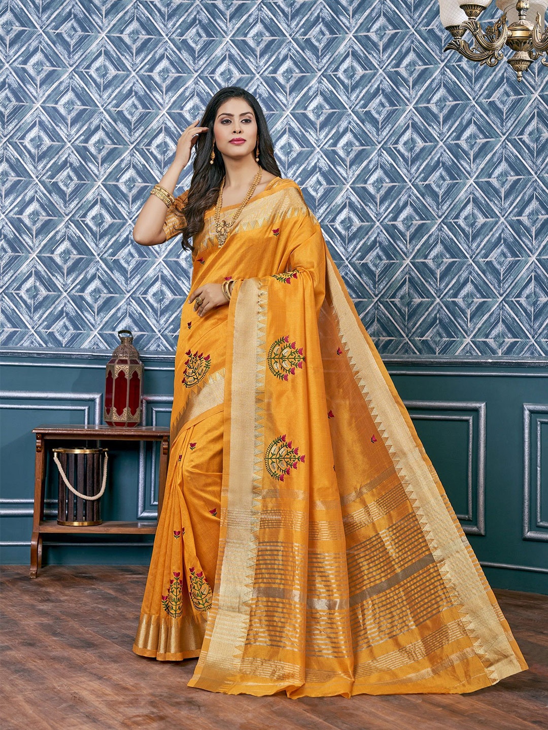 

DIVASTRI Floral Zari Silk Cotton Banarasi Saree, Yellow