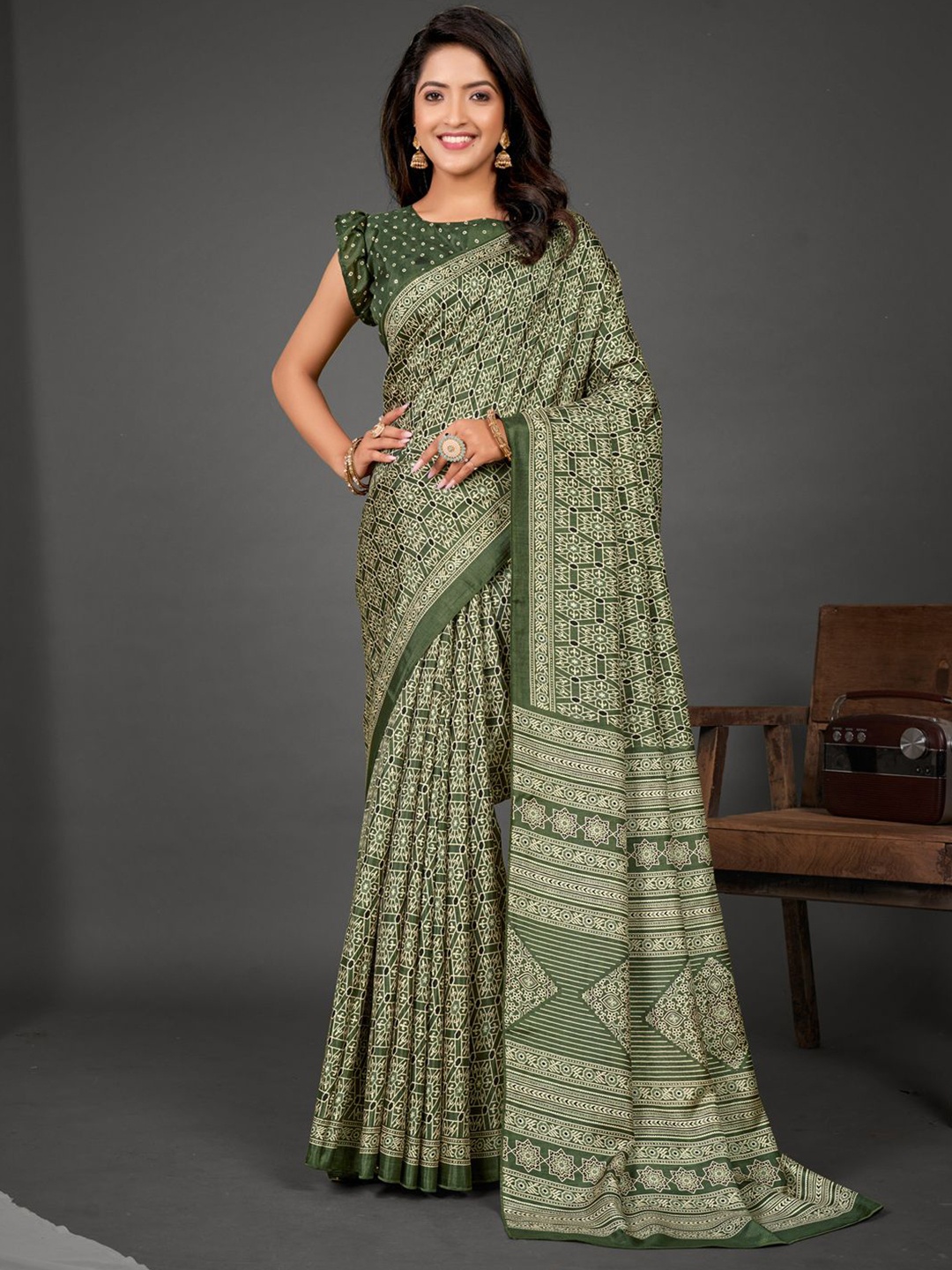 

Mitera Ajrak Block Silk Blend Block Print Saree, Green