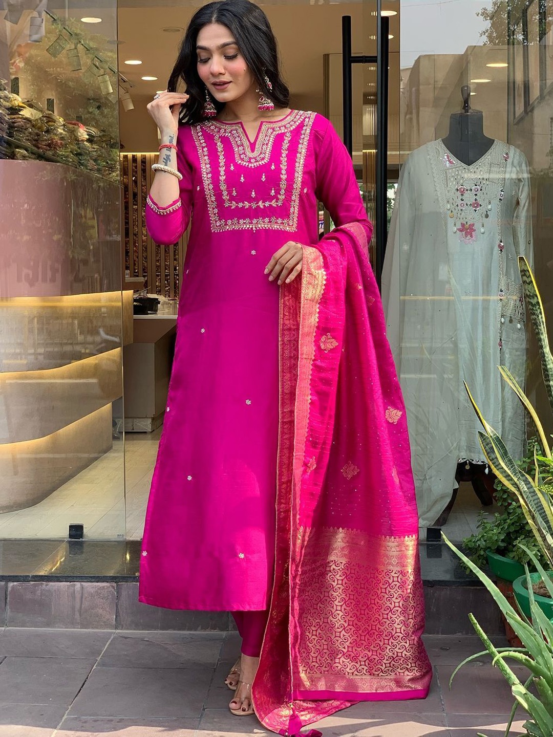 

VIRENDRA TEXTILES Women Floral Embroidered Regular Kurta with Trousers & With Dupatta, Pink