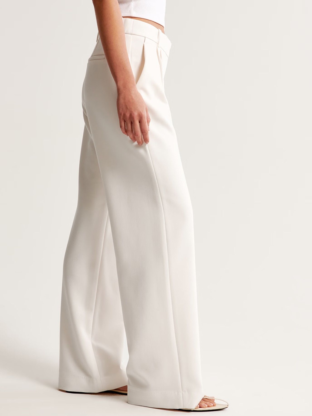 

FNOCKS Women High-Rise Loose Fit Pleated Wide-Leg Trousers, White