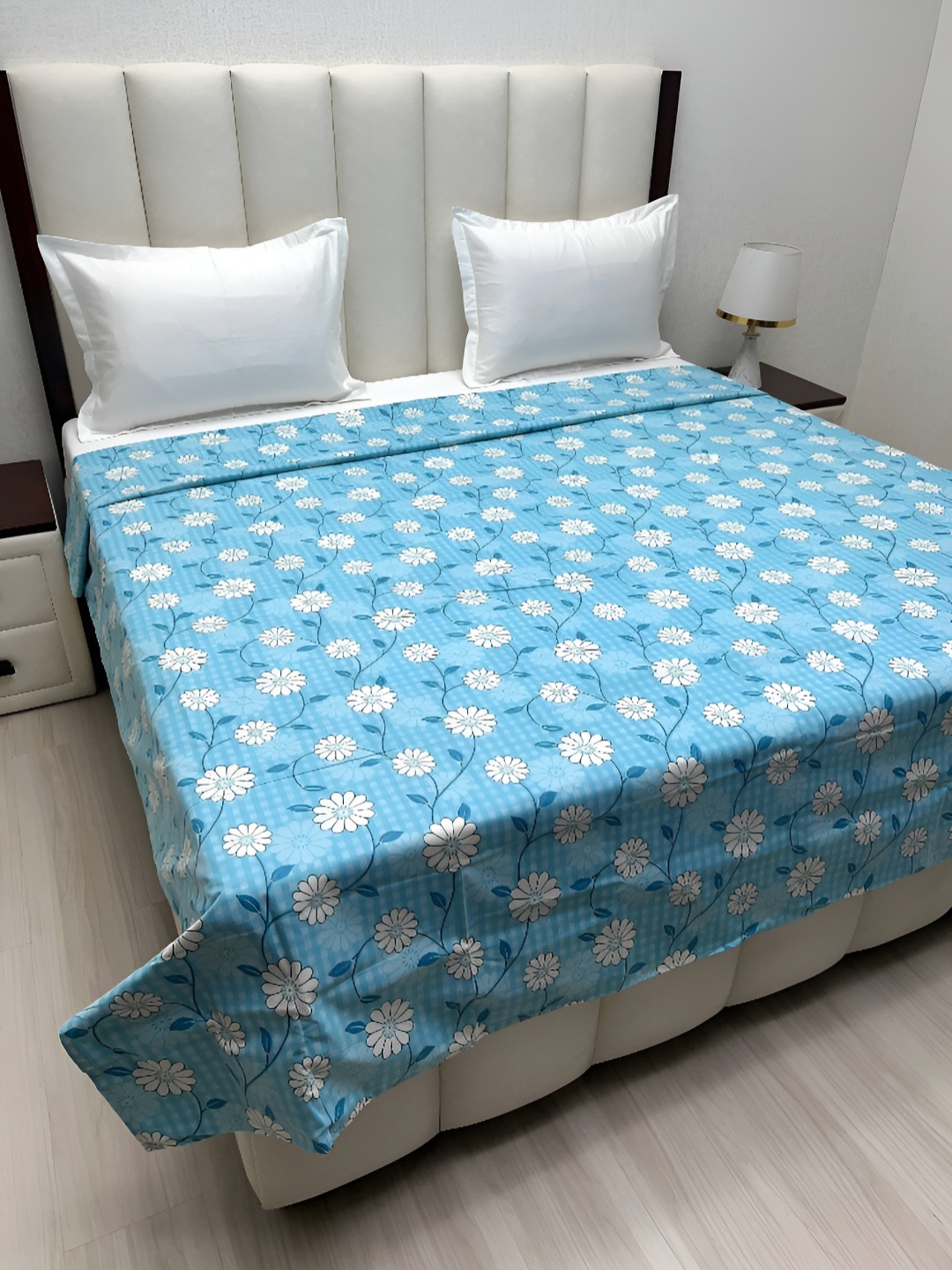 

Pure Decor Blue & White Printed Pure Cotton 260 TC King Size 2.2 m x 2.4 m