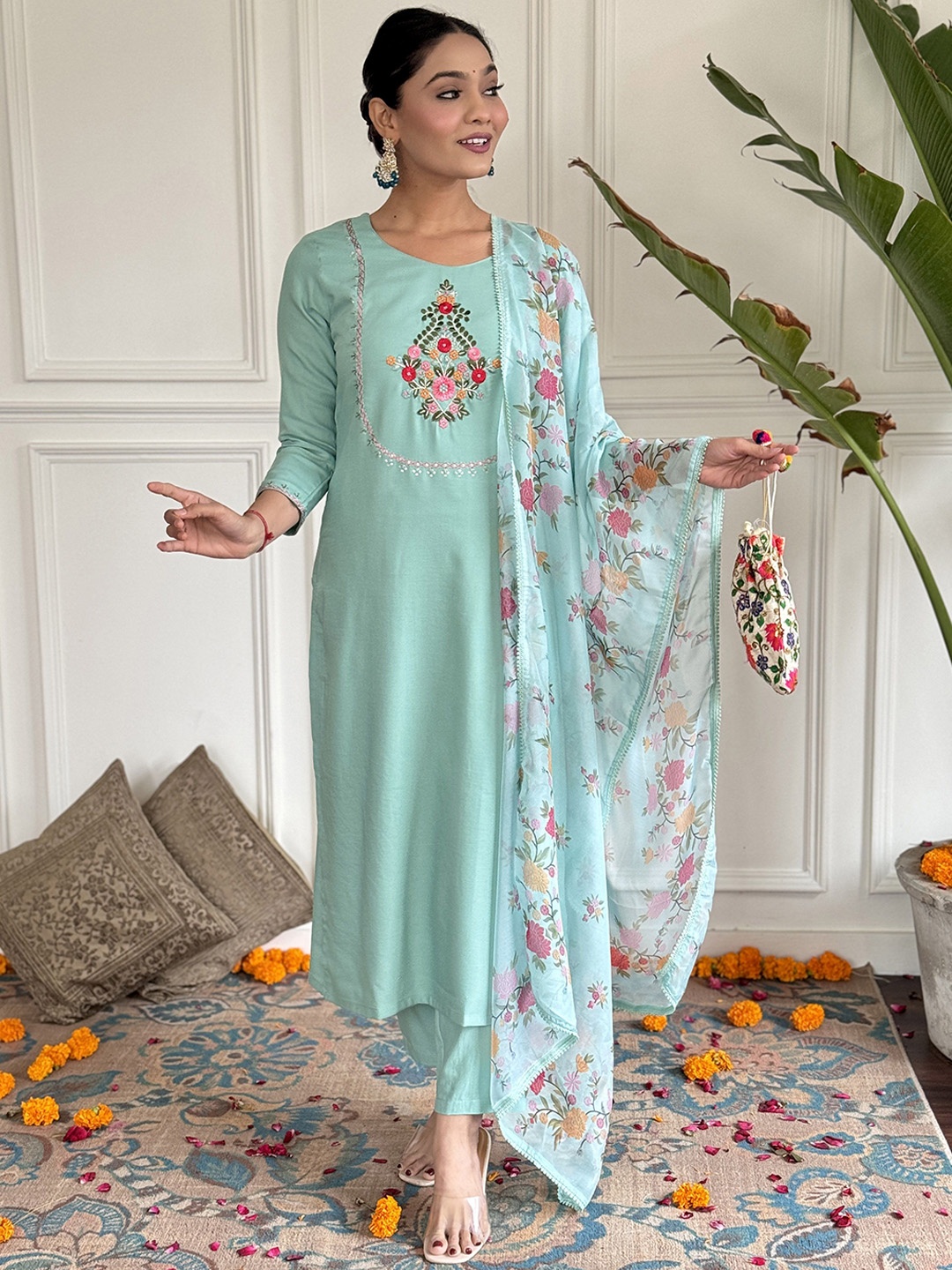 

DIVASTRI Floral Embroidered Thread Work Round Neck Straight Kurta With Trousers & Dupatta, Sea green