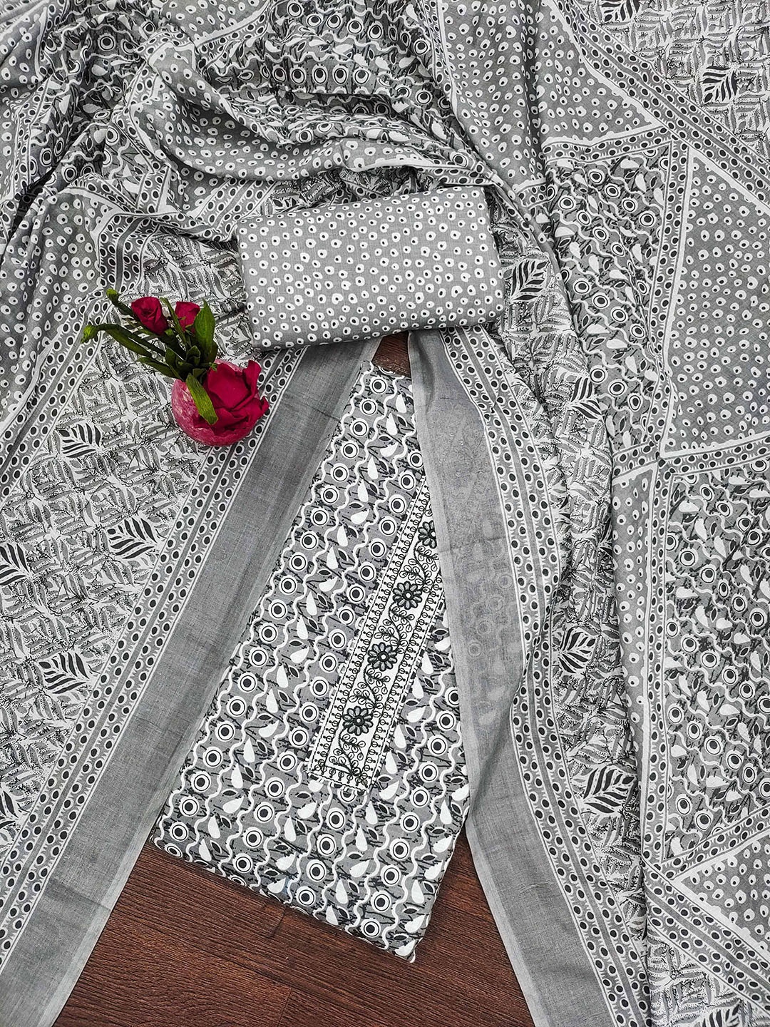 

SAINOOR Floral Printed Unstitched Dress Material, Grey