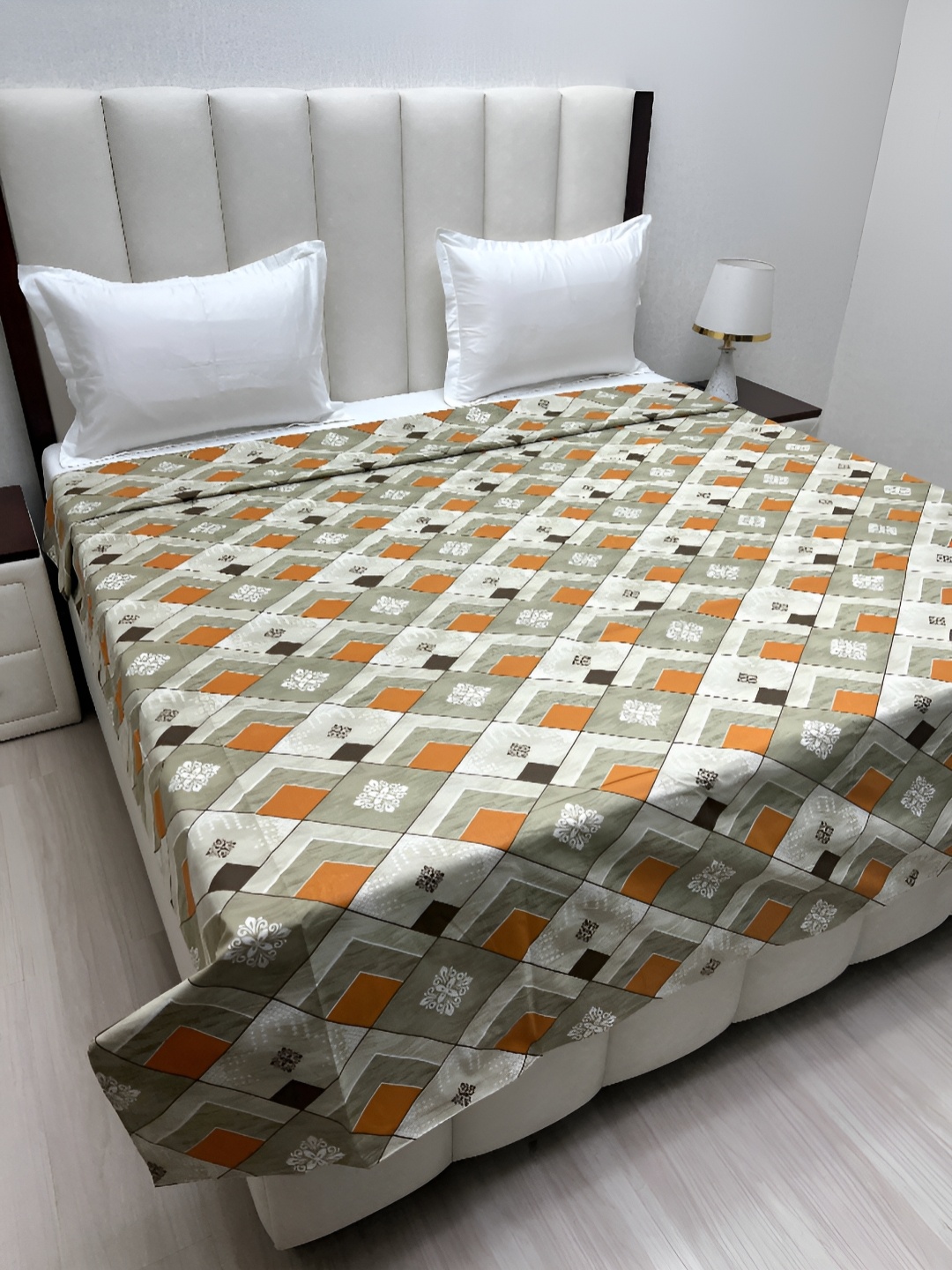

Pure Decor White & Rust Geometric Printed Pure Cotton 260 TC King Size Duvet Cover
