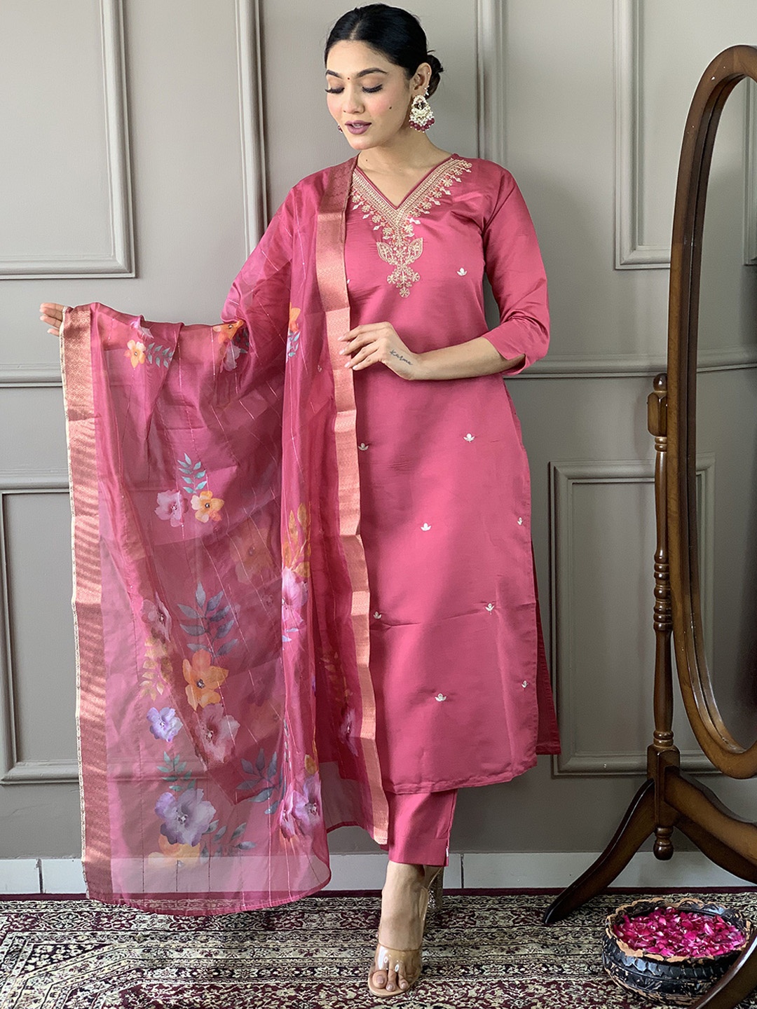 

Anouk Women Embroidered Regular Kurti with Trousers & With Dupatta, Pink