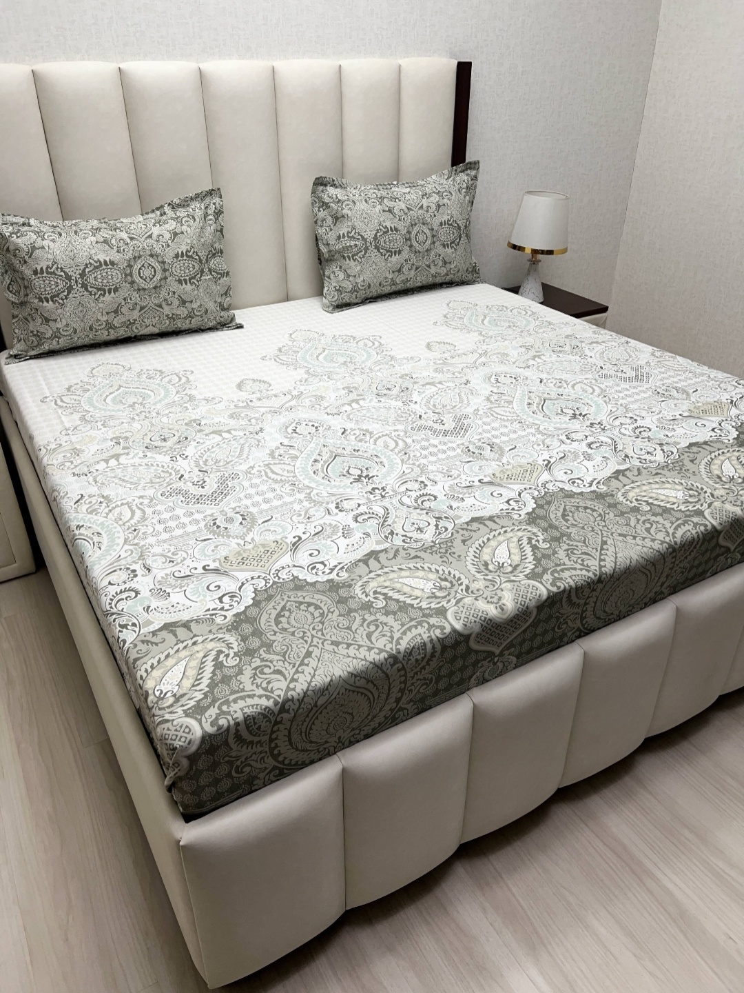 

Pure Decor Lifestyle White & Grey Printed Cotton 400 TC King Bedsheet Set 2.74 m x 2.74 m