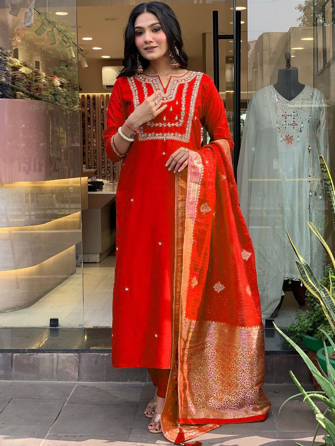 

mimi design Women Embroidered Regular Kurta with Trousers & With Dupatta, Red