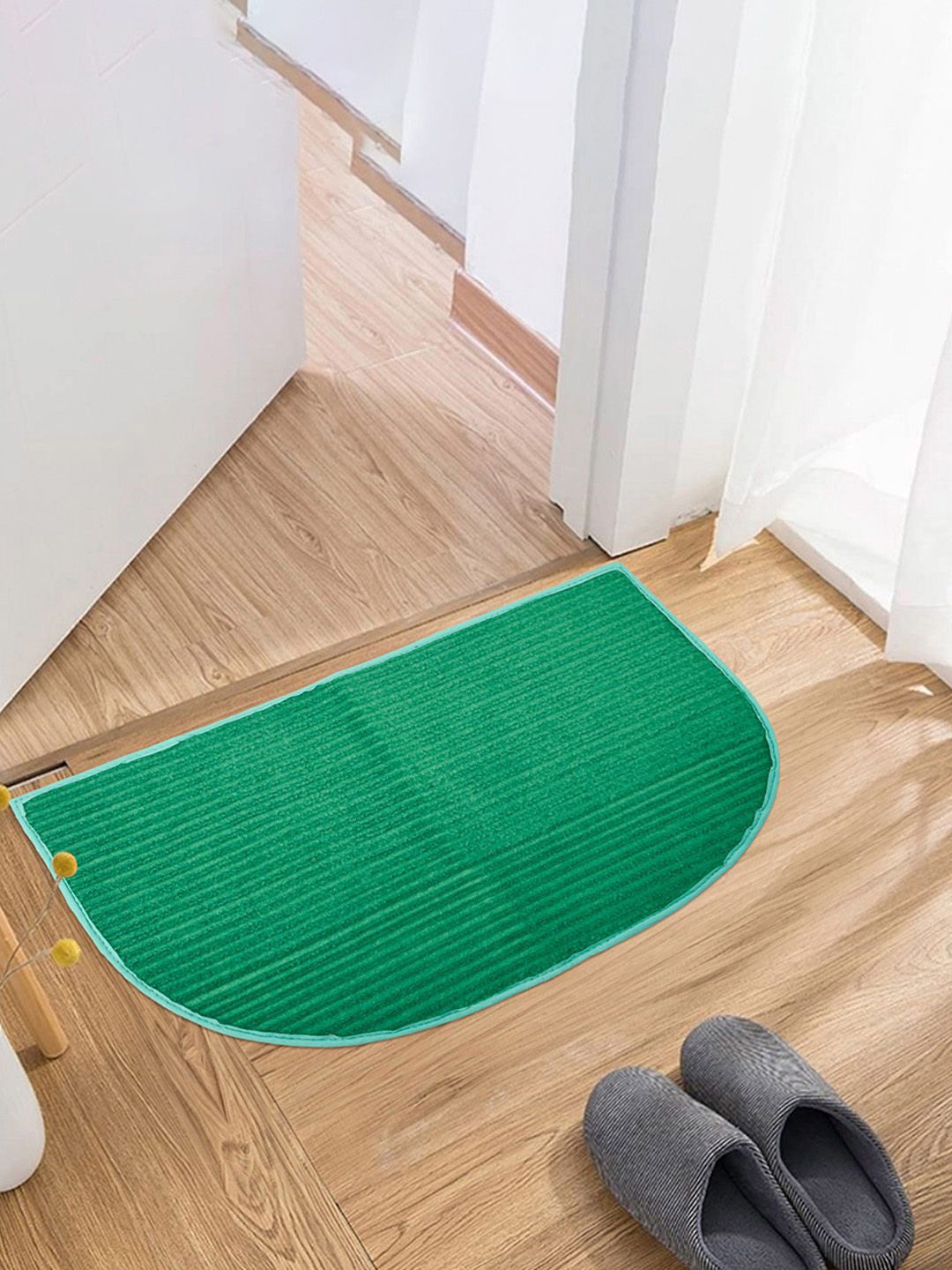 

Kuber Industries Green 2 Pieces Woollen D Shaped Doormats