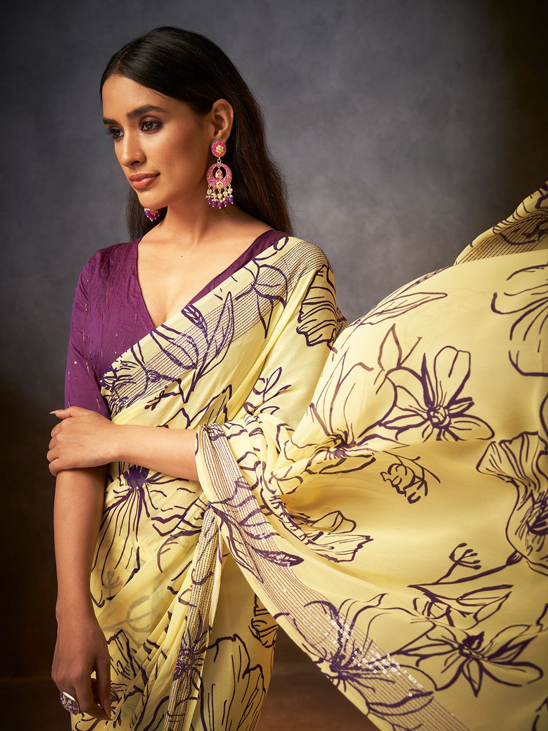 

SARHAFloral Printed Georgette Saree, Yellow