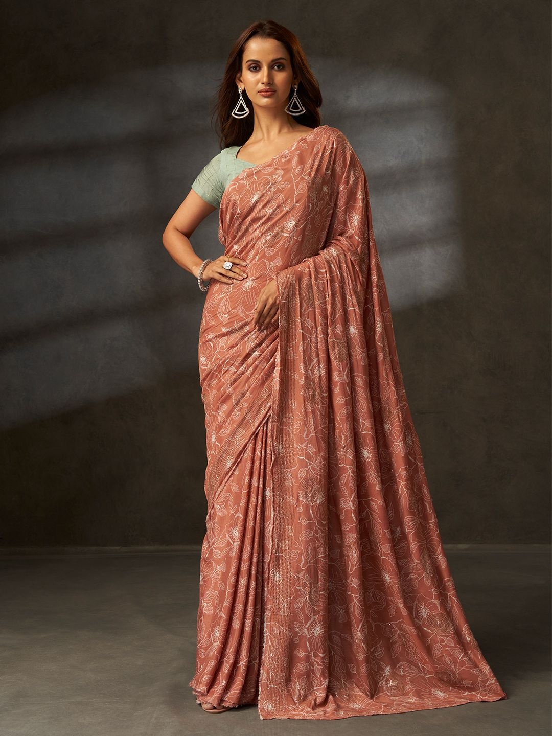 

SARHAFloral Printed Georgette Saree, Brown