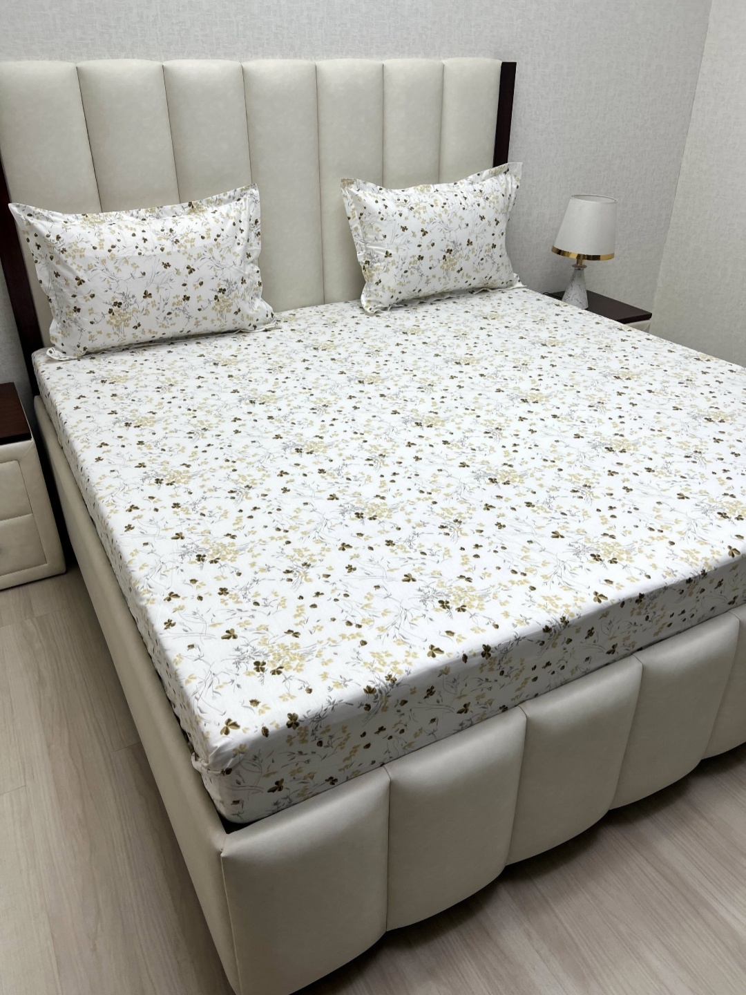 

Pure Decor Mansion White Printed Pure Cotton 400 TC King Bedsheet Set 2.74 m x 2.74 m